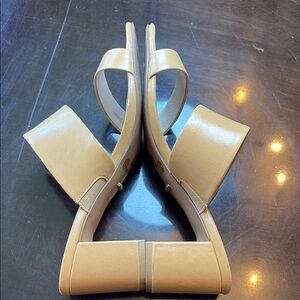 👞👞42 Gold Women's Tan block Heeled 2.25” Sandals